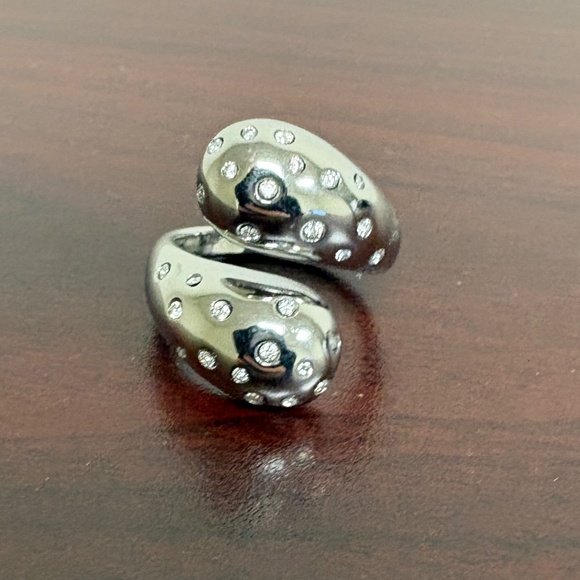 Jewelry - Raindrop Ring with Simulated Diamonds Size 7